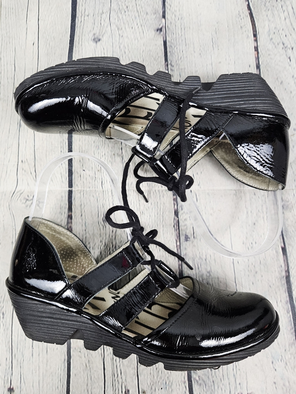 FLY LONDON | Yett patent leather lace-up wedge heel shoes - Picture 2 of 13
